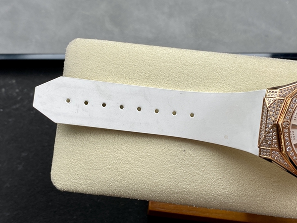 ウブロコピー時計着用イメージ